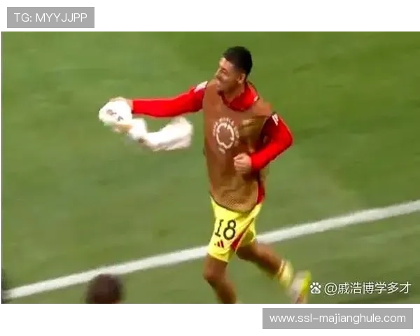 老将吉鲁里尔百场纪念，赛前获赠定制纪念球衣