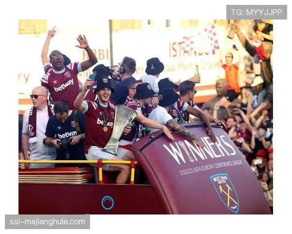 特写：西汉姆联俱乐部举办“社区遗产”展览，展示球队与东伦敦的纽带